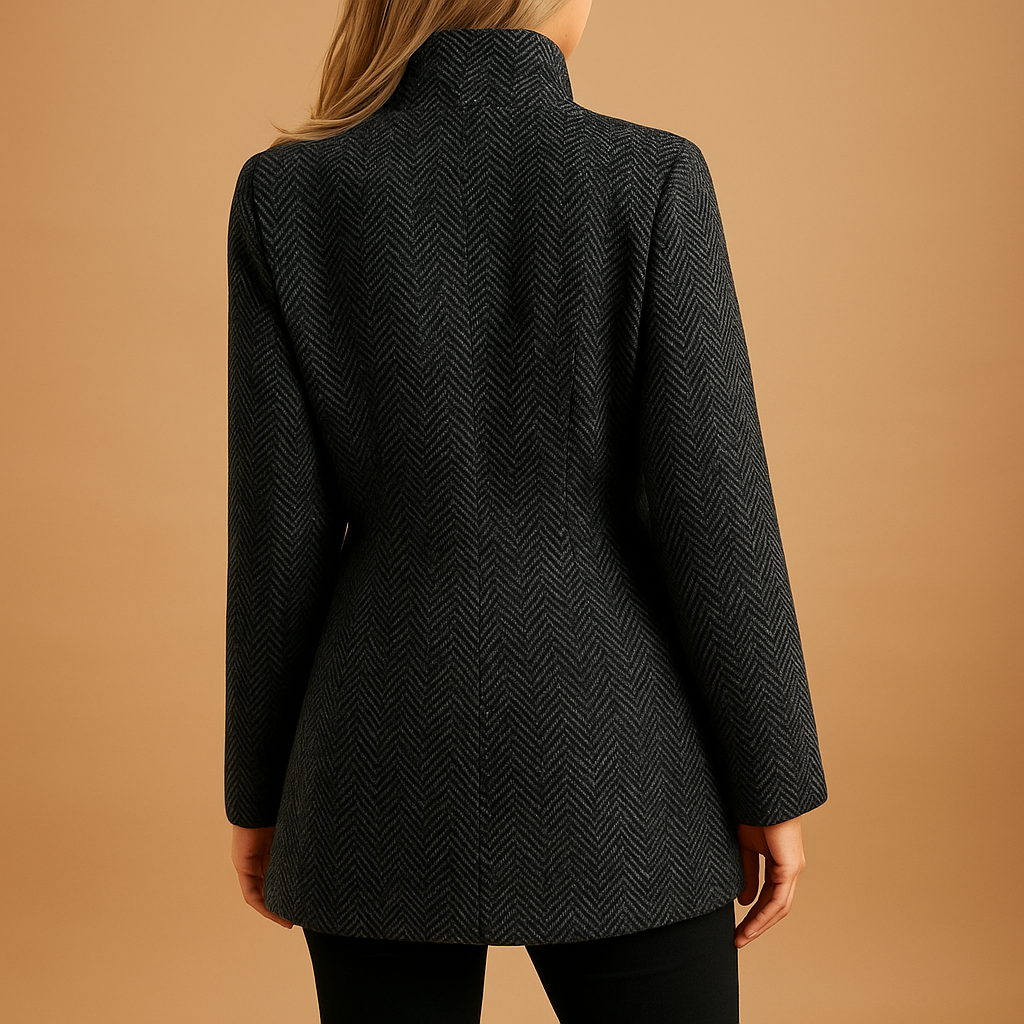 Zwarte getailleerde dames blazer van ademend materiaal | Lianne 4