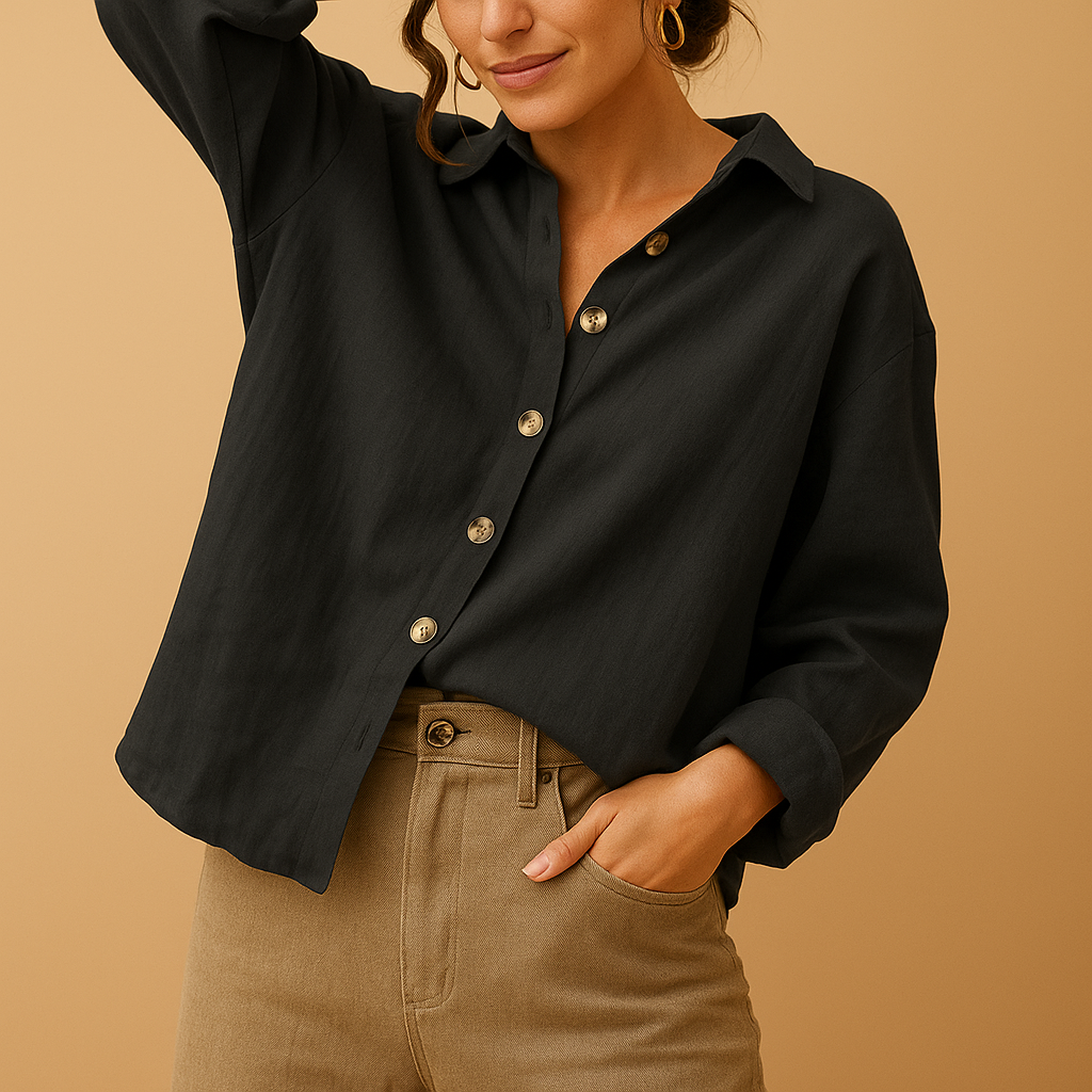 https://cdn.shopify.com/s/files/1/0910/7918/0552/files/Casual-katoenen-damesblouse-van-katoen-met-vrouwelijke-pasvorm.png?v=1746203240