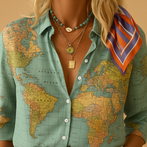 Dames blouse met wereldkaartprint en halve knoopsluiting | Linde 3