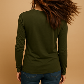 Zwarte dames blouse met V-hals en gouden knopen | Nadine 2