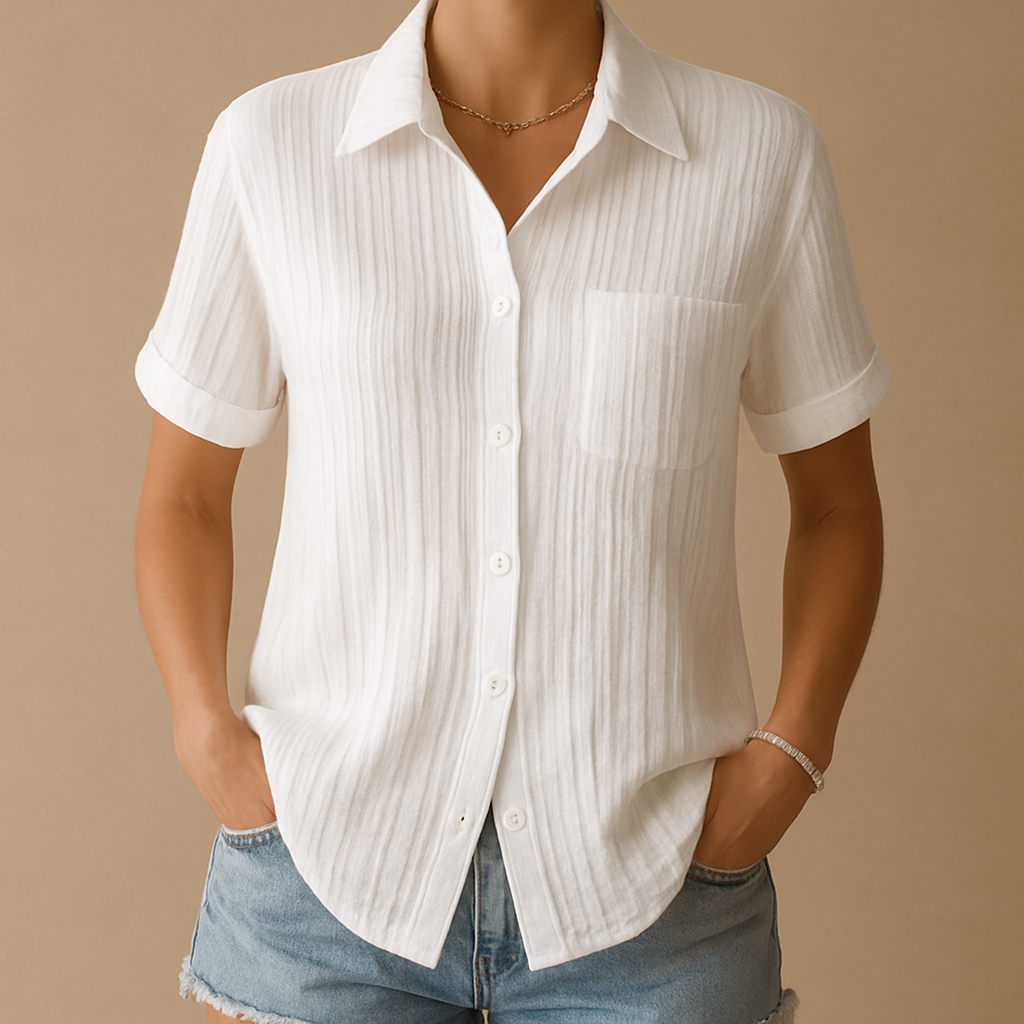 https://cdn.shopify.com/s/files/1/0910/7918/0552/files/klassieke-katoenen-blouse-met-korte-mouwen-voor-dames.png?v=1747260955